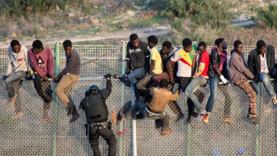 Migranţii au intrat forţat în enclava spaniolă Ceuta, din Maroc