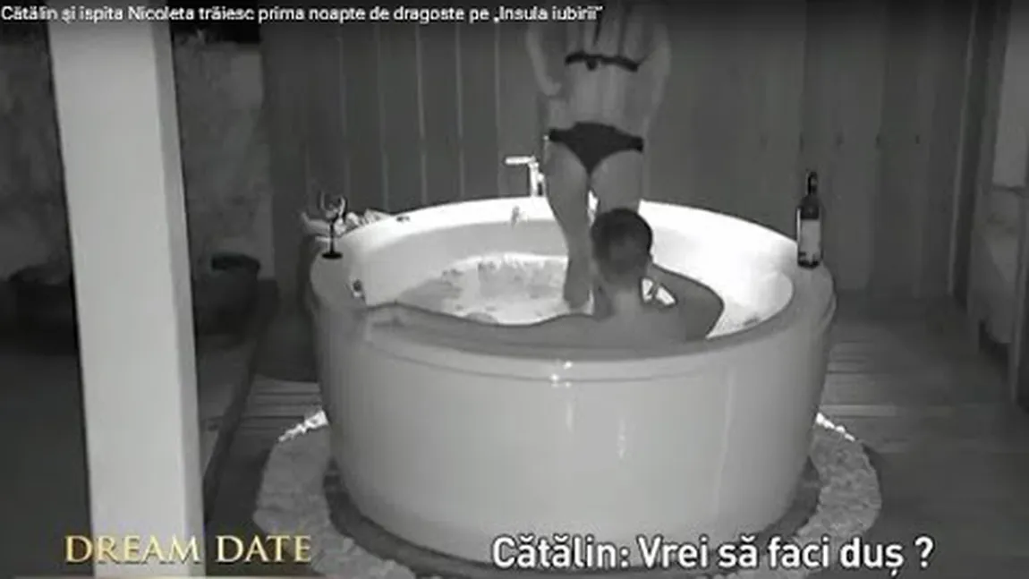 INSULA IUBIRII. Imagini interzise la Insula Iubirii! Doi concurenţi au uitat de camerele de filmat VIDEO