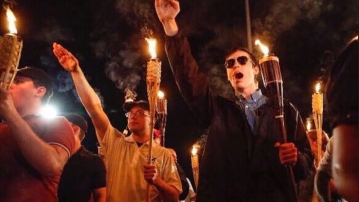 Stare de urgenţă în Charlolottesville, Virginia. Un miting rasist al extremei drepte a degenerat în violenţe