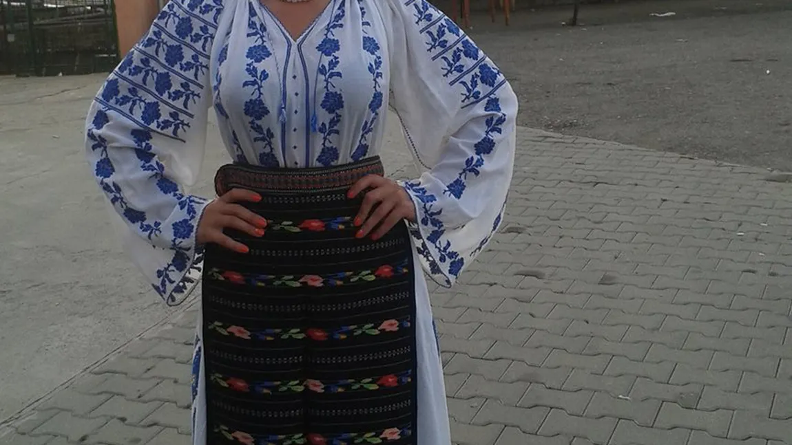 Ea este cea mai sexy folcloristă din România. Cum arată în costum de baie Daniela Ploia FOTO