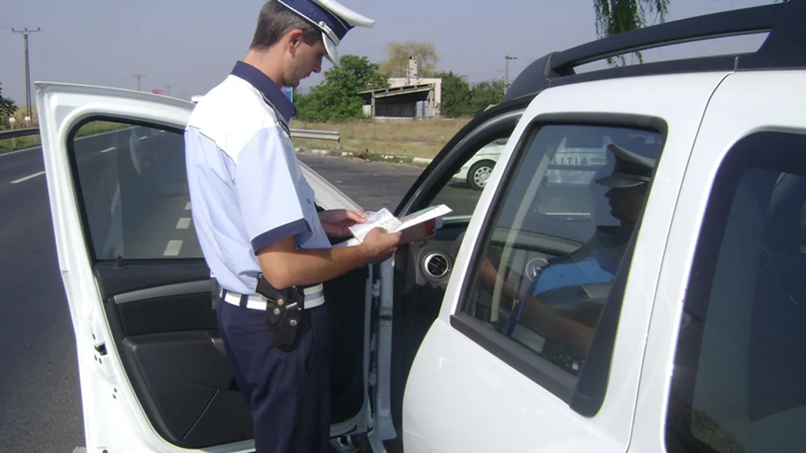 Peste 1.000 de permise de conducere reţinute în numai două zile. Poliţia a dat peste 15.000 de amenzi