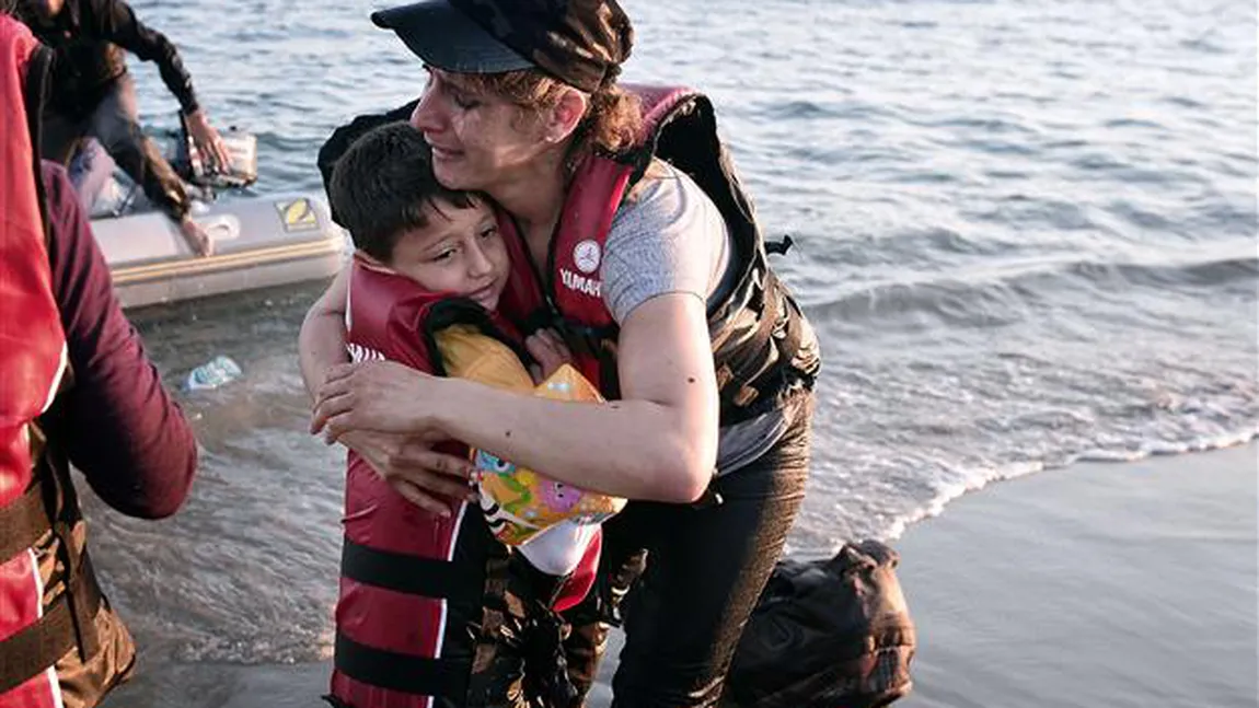 Refugiaţii din Atena îşi pierd răbdarea. Vor să îşi reîntregească familiile lor care au ajuns în Germania