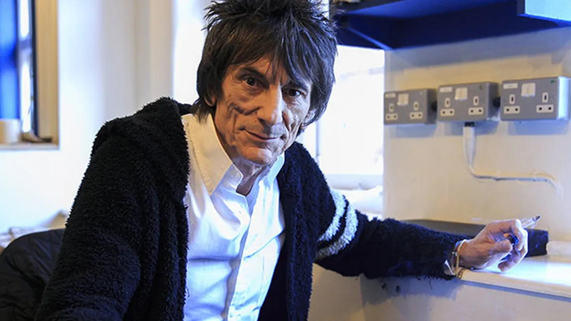 Ronnie Wood, pregătit să îşi ia rămas bun de la familie după ce a refuzat chimoterapia. Chitaristul Rolling Stones are cancer la plămân