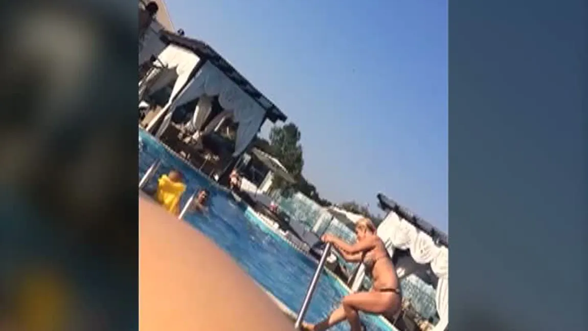 Vă mai amintiţi de blona siliconată, beată moartă, care a căzut lată în plină stradă? Tânăra a recidivat. De data asta, la piscină