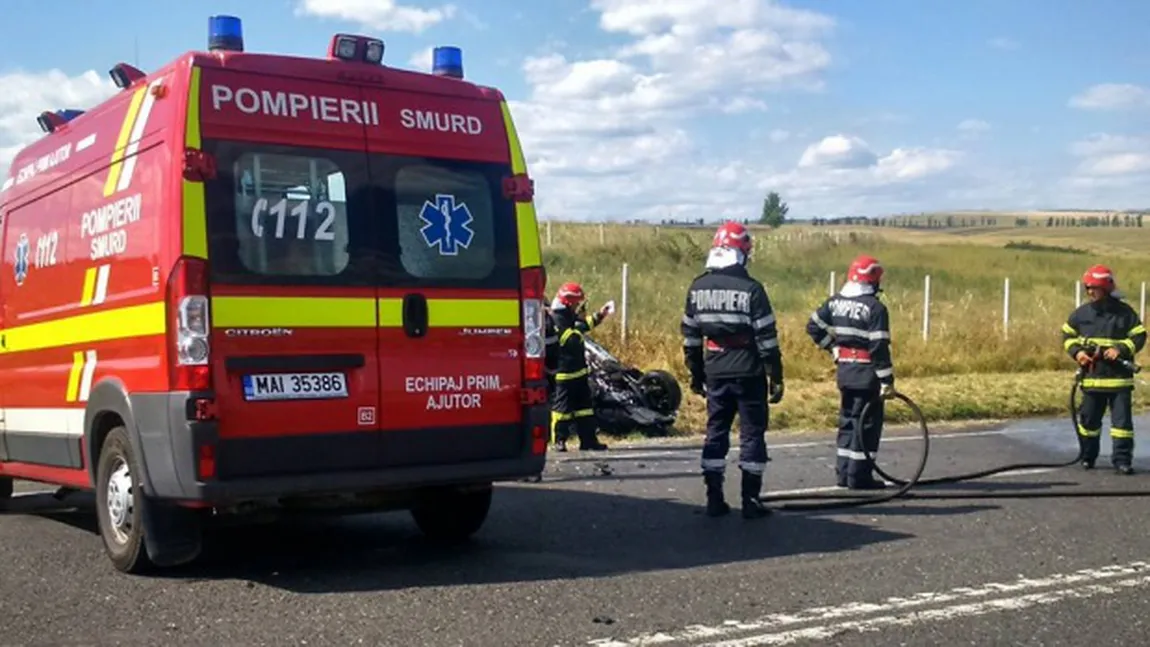 Un microbuz plin cu pasageri, implicat într-un accident pe DN 13. O persoană a murit, două au fost rănite