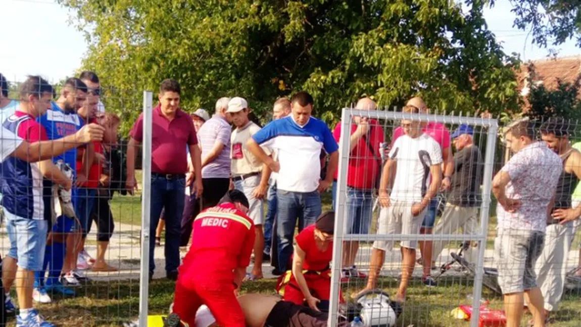 Încă o tragedie la un meci de fotbal. Un spectator a murit, jucătorii au sărit să-l resusciteze