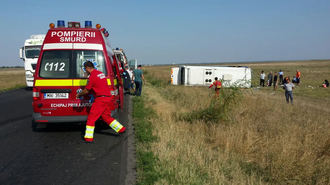 Accident grav în judeţul Ialomiţa: Autobuz răsturnat pe DN2. Sase persoane sunt rănite