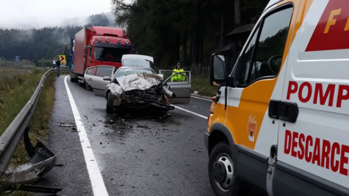 DN1 şi DN 1A sunt blocate. La Azuga a avut loc un accident cu 3 maşini implicate, iar la Vălenii de Munte un TIR a luat foc