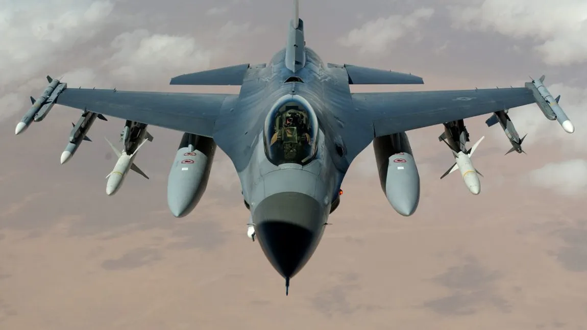 Trei aeronave F-16 Fighting Falcon, preluate de către Forţele Aeriene Române