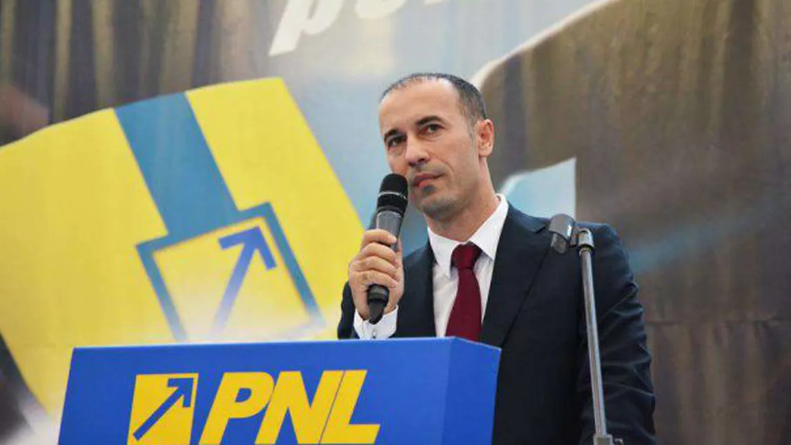 Iulian Dumitrescu, PNL: O moţiune simplă pe educaţie va fi depusă marţi la Senat