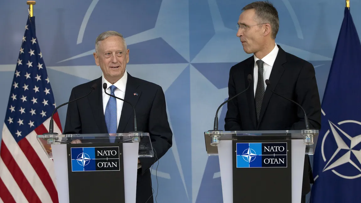 Şeful Pentagonului şi secretarul general al NATO, vizaţi de atacuri ale talibanilor pe aeroportul din Kabul
