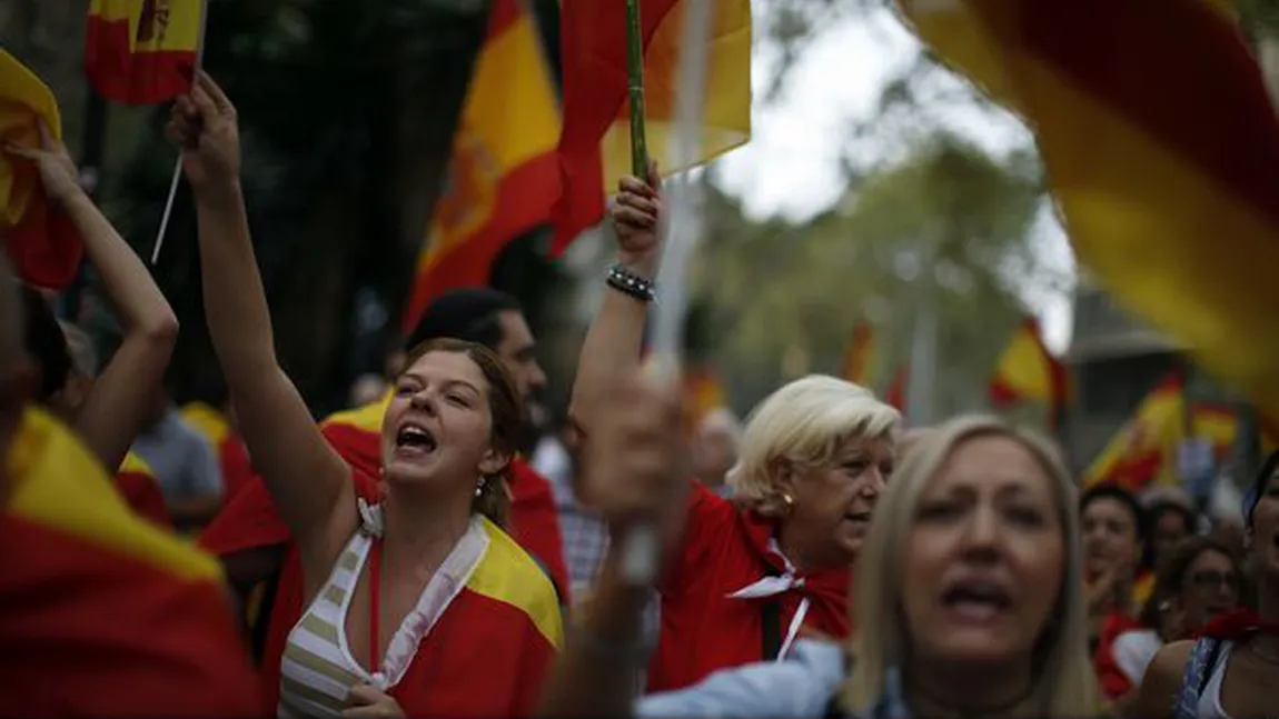 Mii de oameni au demonstrat, sâmbătă, la Barcelona în favoarea unităţii Spaniei şi împotriva referendumului de independenţă