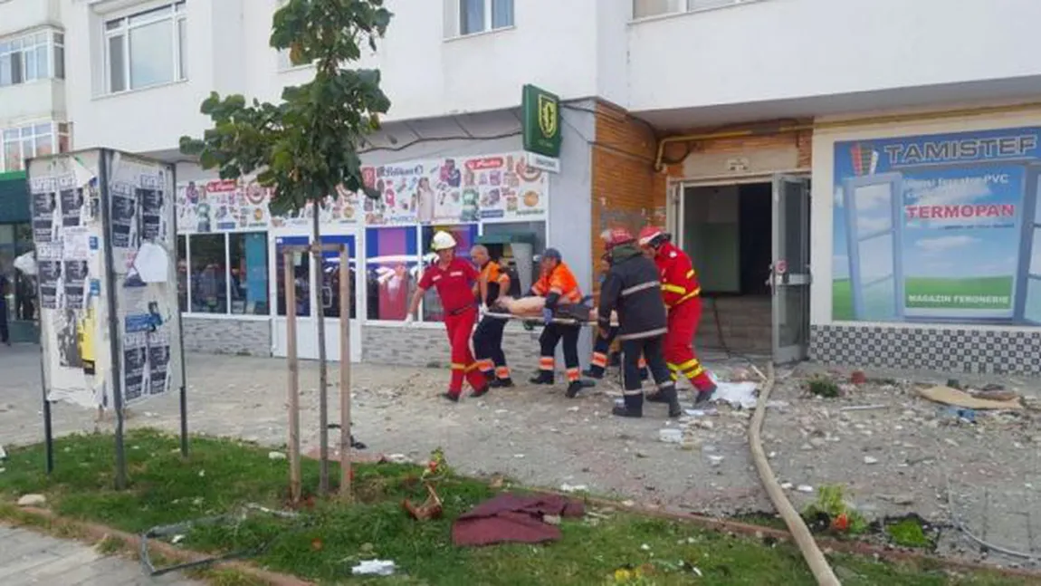 Explozie puternică într-un bloc din Botoşani: Cinci persoane, între care un copil de 11 ani, sunt rănite. Zeci de locatari evacuaţi