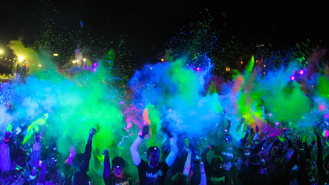 Peste 6.000 de persoane participă sâmbătă la The Color Run Night Bucureşti