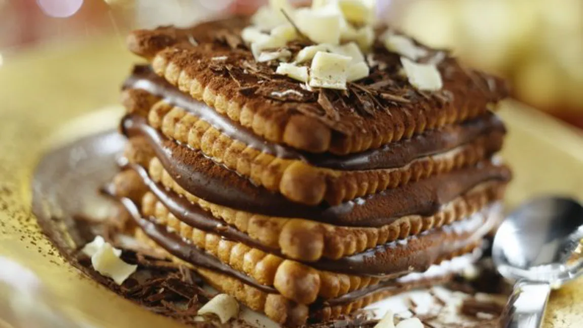 DESERTUL ZILEI: Tort de biscuiţi cu ciocolată