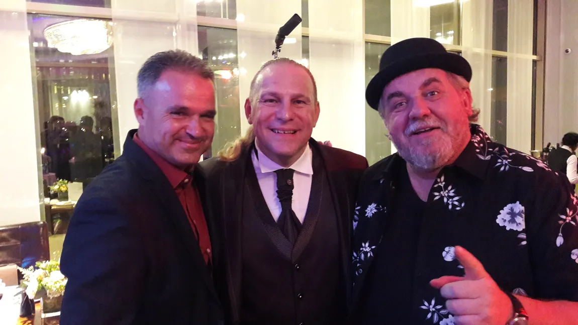 Cea mai discretă nuntă din showbiz. Vali Crăciunescu s-a însurat cu aleasa inimii sale FOTO