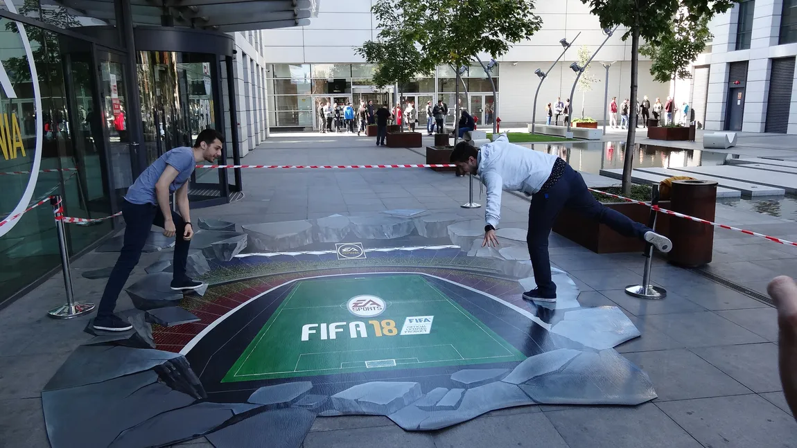 Lansarea în România a jocului FIFA 18, marcată cu o pictură 3d pe asfalt