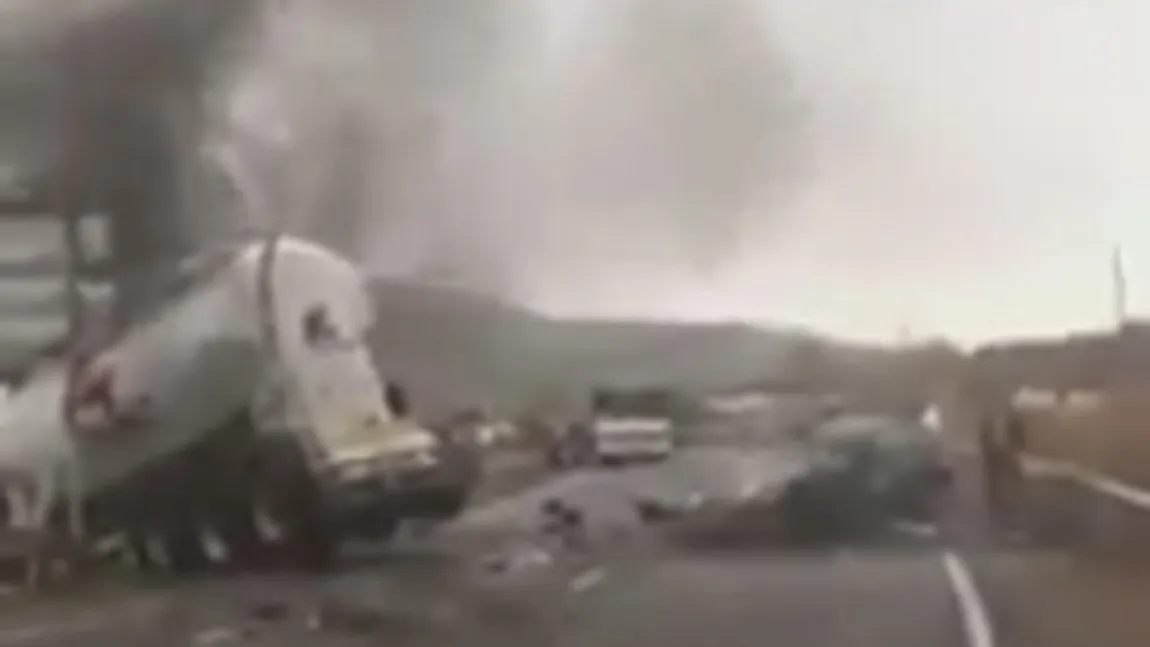 Accident în Cluj. Camion în flăcări după ce s-a izbit de un autoturism
