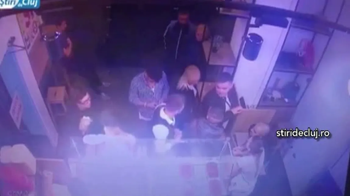 Bătaie ca-n filme într-o şaormerie, surprinsă de camerele de supraveghere