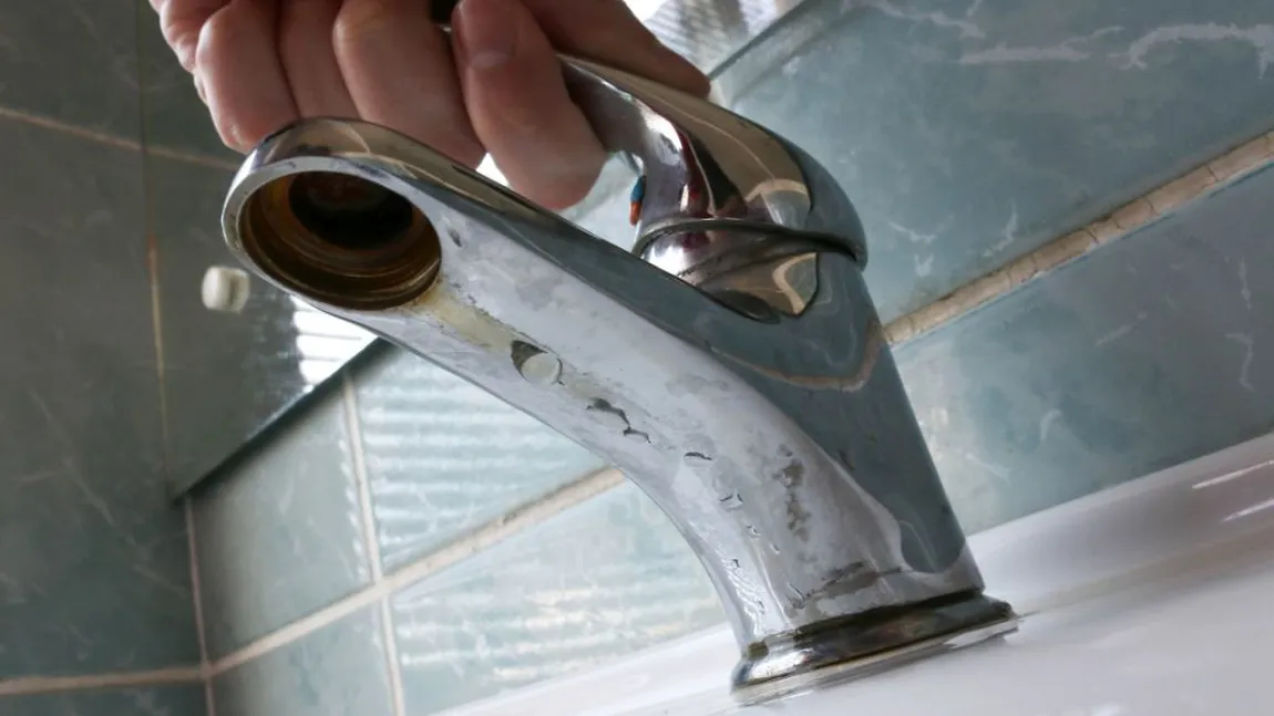 Aproximativ 25.000 de consumatori din Sibiu, fără apă din cauza avariei la conducta principală