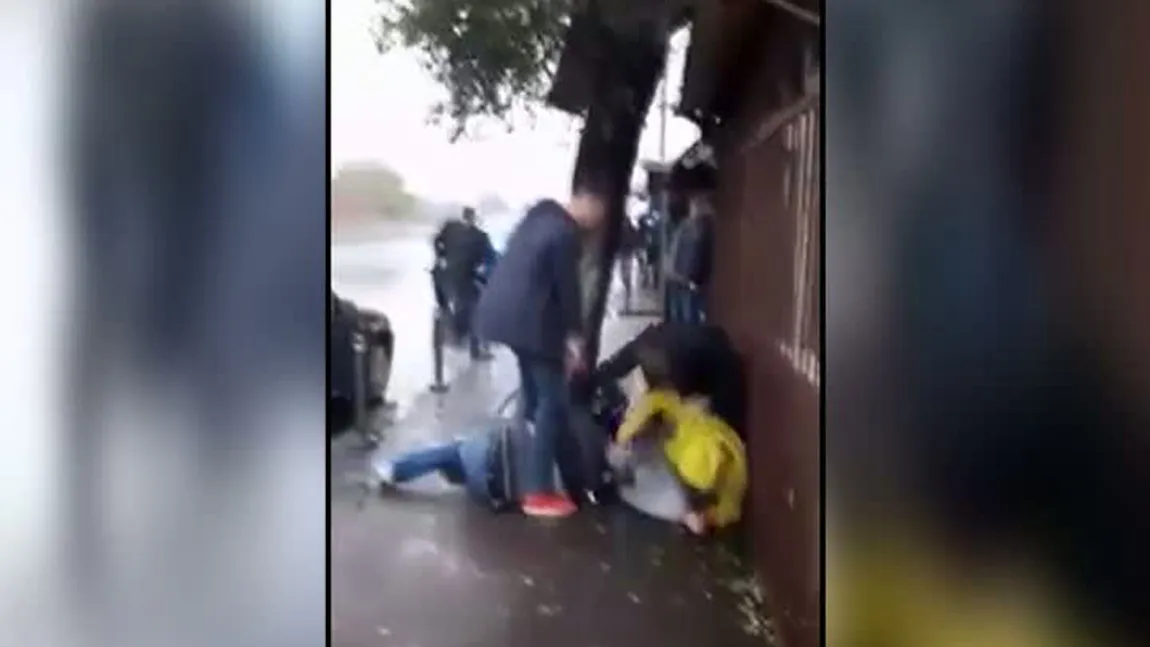 Imagini spectaculoase cu poliţişti în civil care prind în flagrant doi hoţi VIDEO