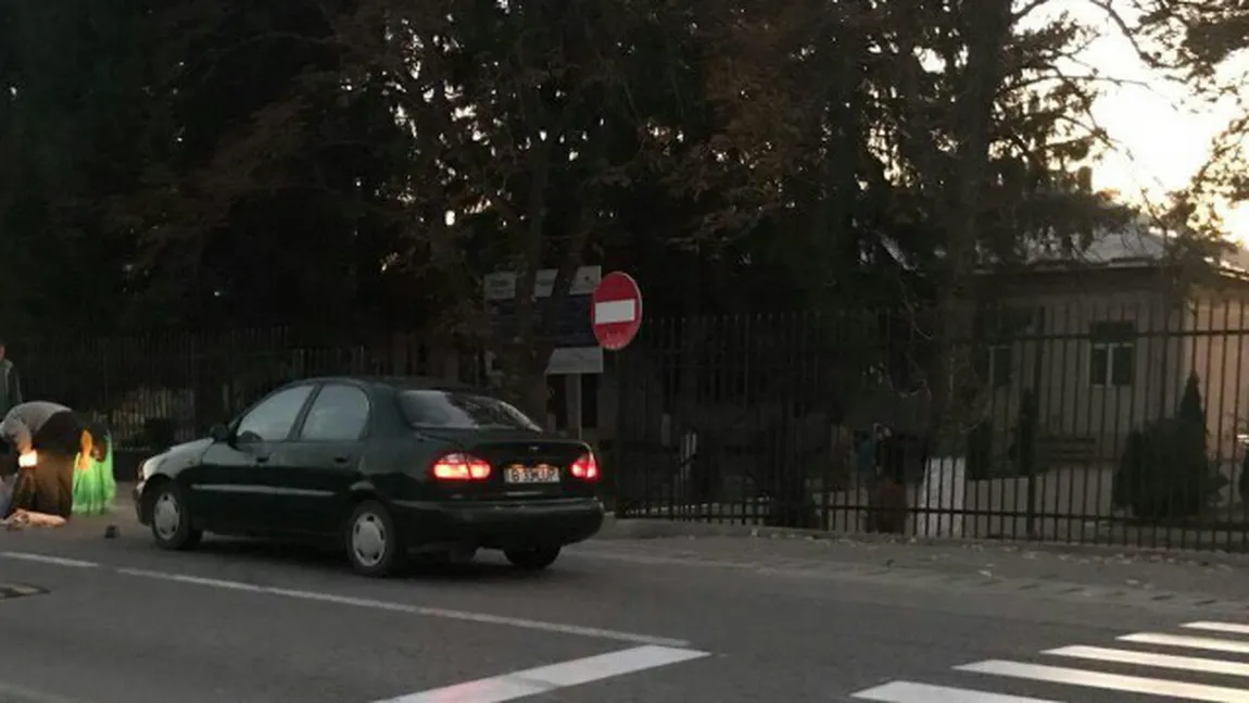 Elevă lovită de maşină pe trecerea de pietoni din faţa şcolii