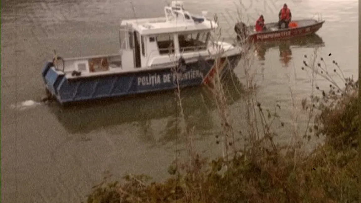 Cazul maşinii căzute în Dunăre: A fost găsit trupul tânărului de 22 ani. Tatăl familiei este încă de negăsit