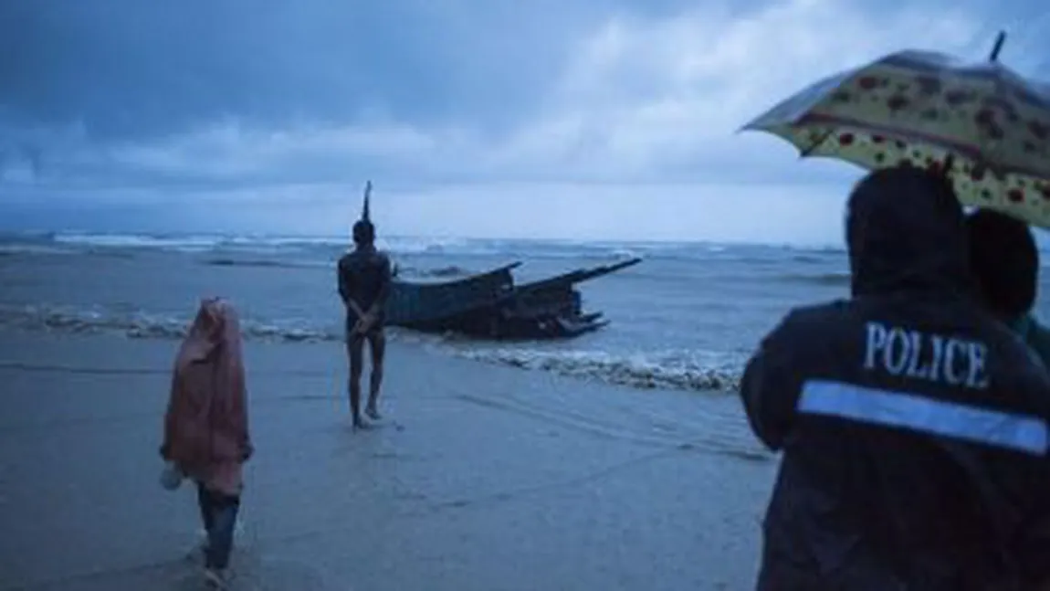 12 morţi şi zeci de dispăruţi în urma naufragiului unui vas cu refugiaţi rohingya