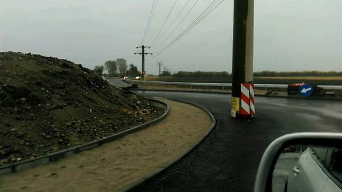 IMAGINI INCREDIBILE în Caracal: Un stâlp de electricitate, în mijlocul drumului. Vezi explicaţiile primarului