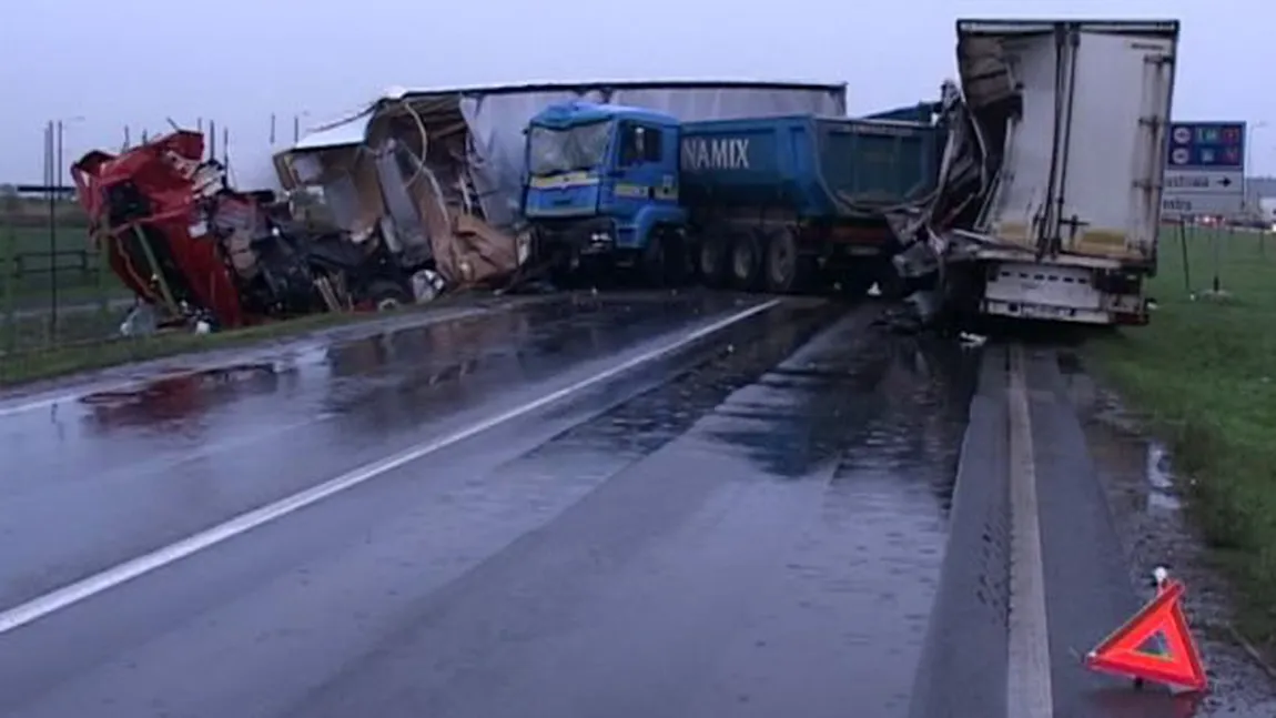 Accident grav la Vâlcea: Un TIR a lovit o conductă de gaze