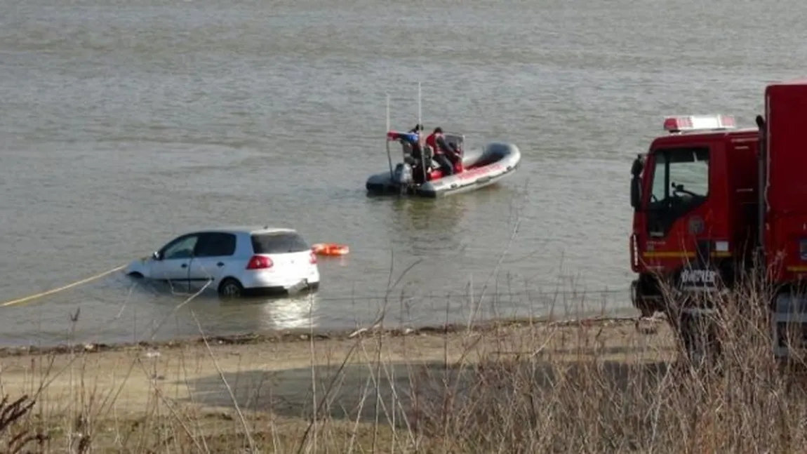 Prima victimă din maşina căzută în Dunăre a fost găsită
