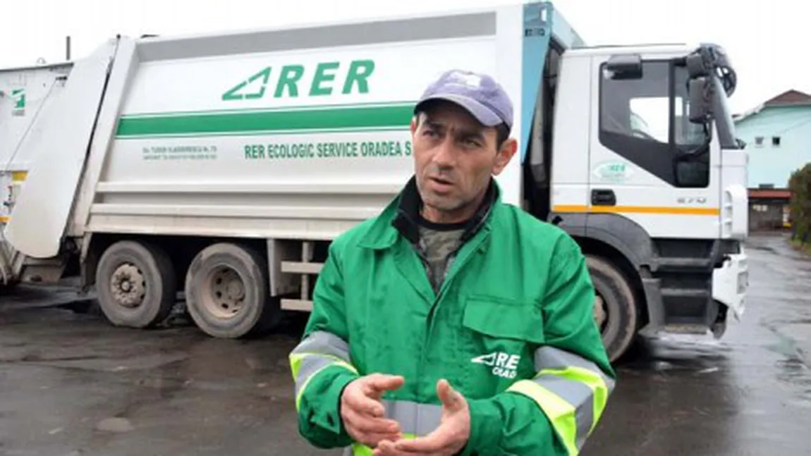 Un gunoier din Oradea a găsit un portofel într-un coş, ce a urmat l-a făcut vedetă pe Facebook
