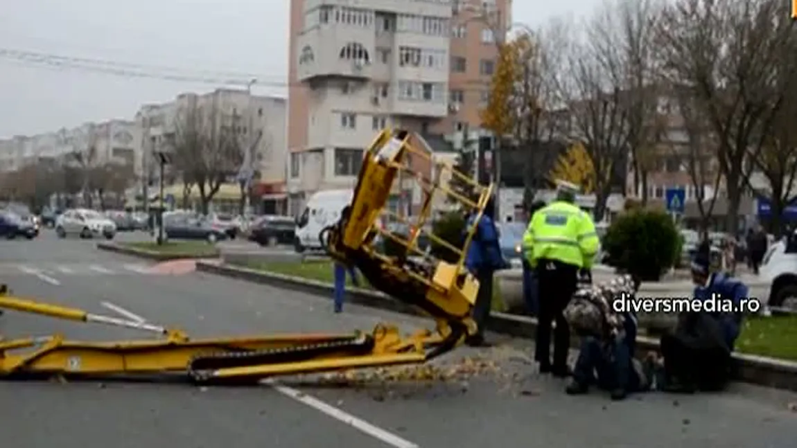 Accident de muncă grav în Călăraşi. Un muncitor a căzut de la 10 metri înălţime