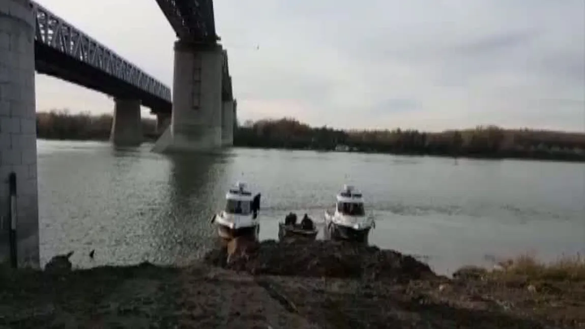 Căutările fetei care s-a aruncat de pe podul din Cernavodă au fost reluate. Mesajul cutremurător al mamei tinerei