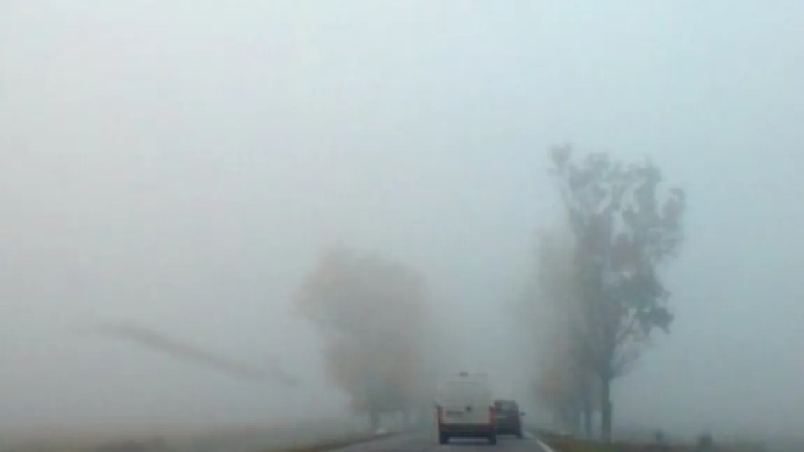 Cod galben de ceaţă în aproape toată ţara. Pe mai multe autostrăzi şi drumuri naţionale se circulă greu