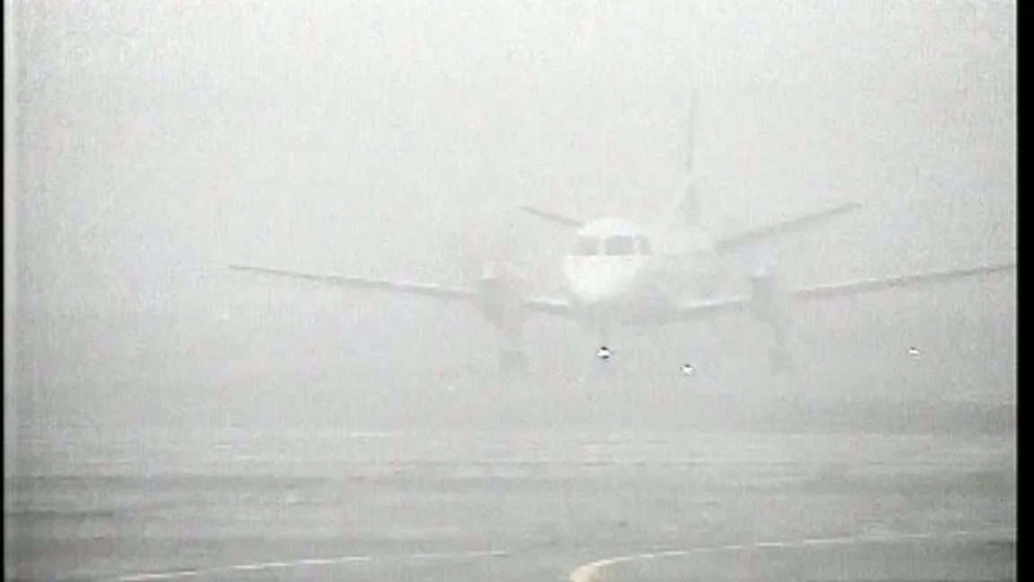 Pasageri blocaţi în aeroport din cauza ceţii. Zborul spre Londra s-a anulat