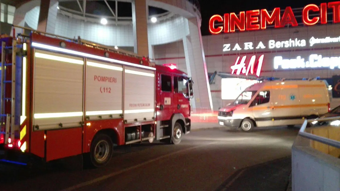 Incendiu la un mall din Constanţa. Au intervenit pompierii şi un echipaj SMURD VIDEO