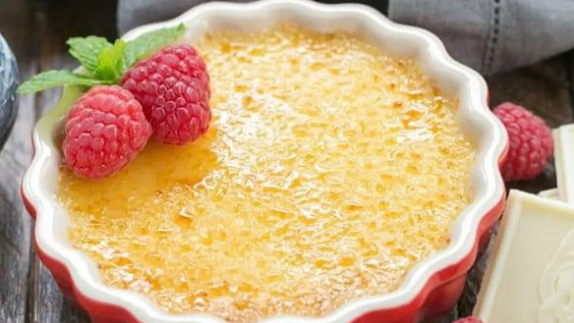 DESERTUL ZILEI: Creme Brulee cu ciocolată albă
