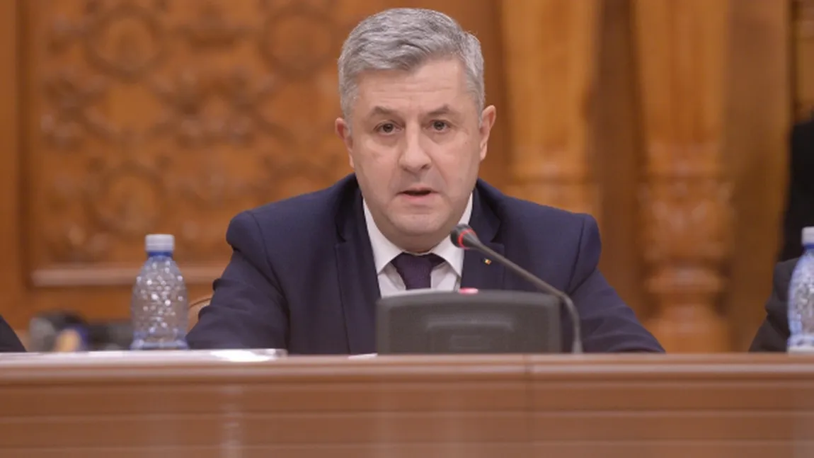 Comisia specială privind legile justiţiei a respins sesizarea Comisiei de la Veneţia. Parlamentarii PNL şi PMP au părăsit şedinţa