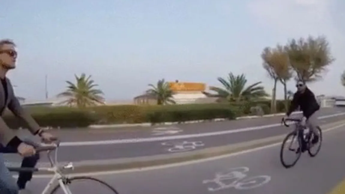 Cum şi-a păcălit un biciclist prietenii de pe internet. Iluzia pe care a creat-o a devenit virală VIDEO