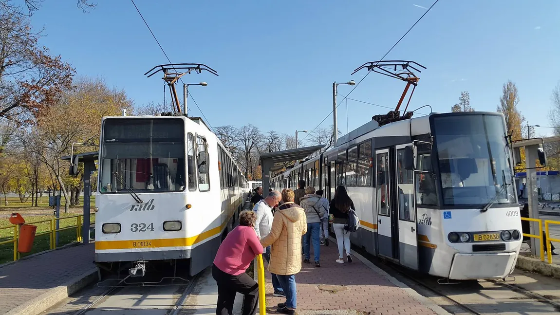 Accident pe linia de tramvai 41 din Capitală: Un pieton care a traversat neregulamentar a fost lovit