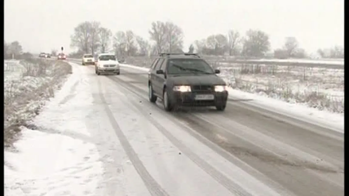 ATENŢIE, ŞOFERI! 6 drumuri naţionale cu circulaţia închisă, traficul paralizat în Sinaia