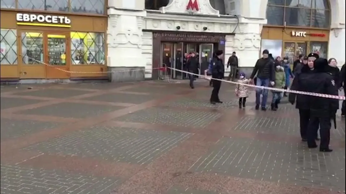 Mii de persoane, evacuate din centre comerciale, hoteluri, cinematografe şi teatre din Moscova, după ameninţări cu bombă