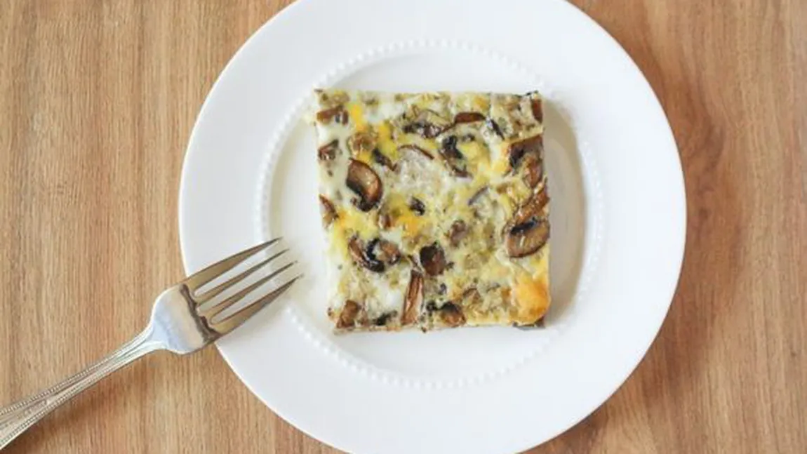 REŢETA ZILEI: Omletă cu cârnaţi şi ciuperci