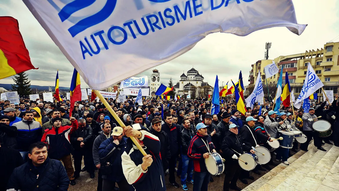 Protest la Dacia: mii de angajaţi din industria auto, miting la Mioveni UPDATE