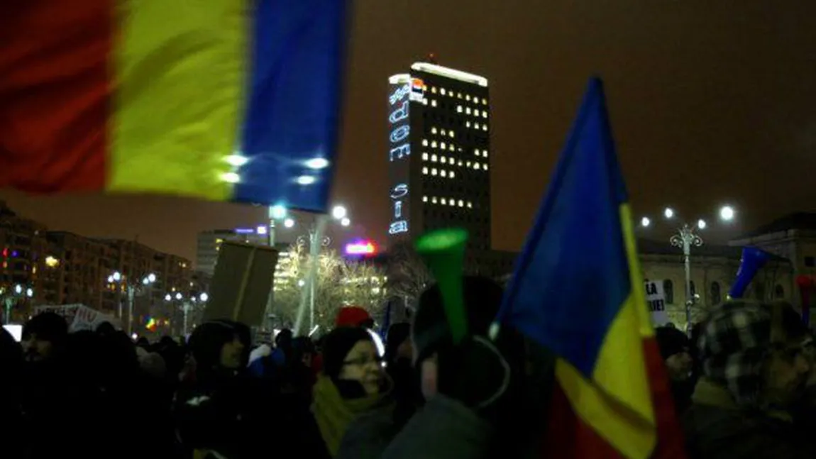 Proteste faţă de legile Justiţiei şi modificările la Codul Fiscal. 500 de oameni au fost prezenţi în Piaţa Victoriei