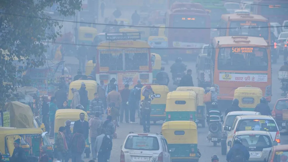 Smogul toxic din New Delhi: Autorităţile opresc construcţiile şi interzic camioanele în oraş