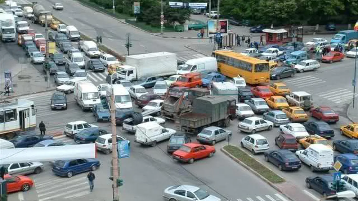 În ce situaţie şoferii NU au voie să intre în intersecţie chiar dacă este verde la semafor