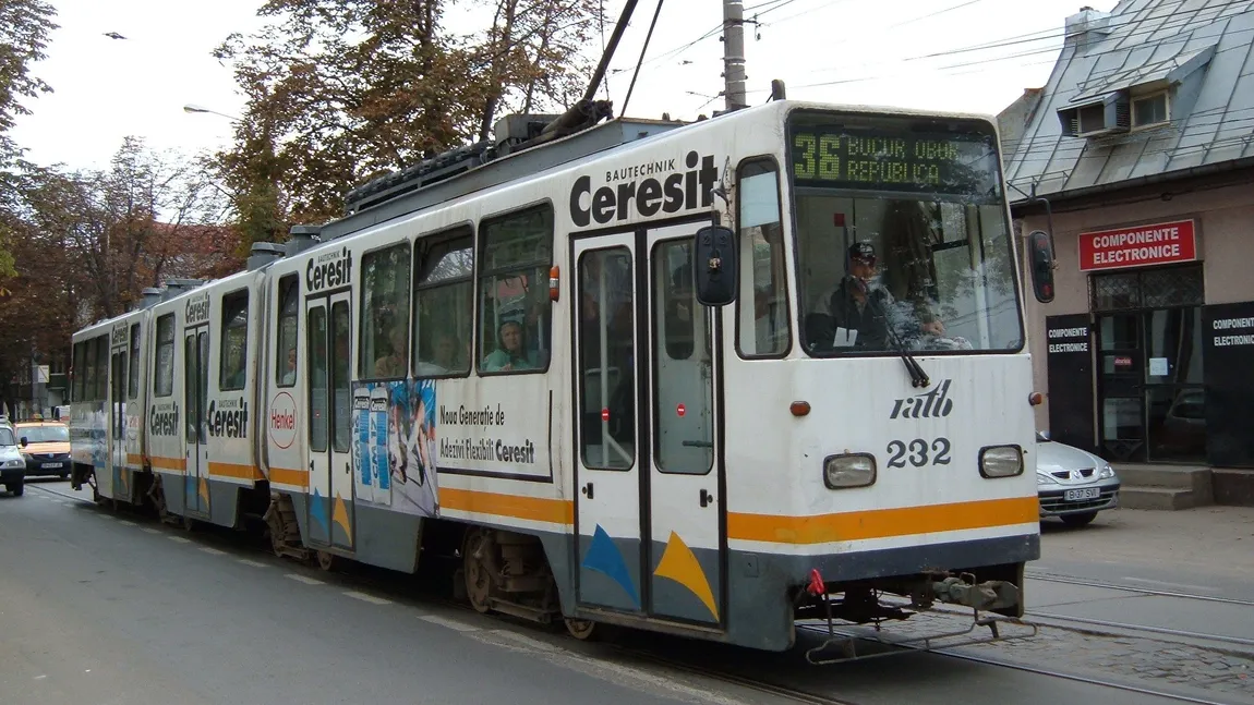 Circulaţia tramvaielor pe linia 36, oprită mai bine de o oră după ce unui călător i s-a făcut rău