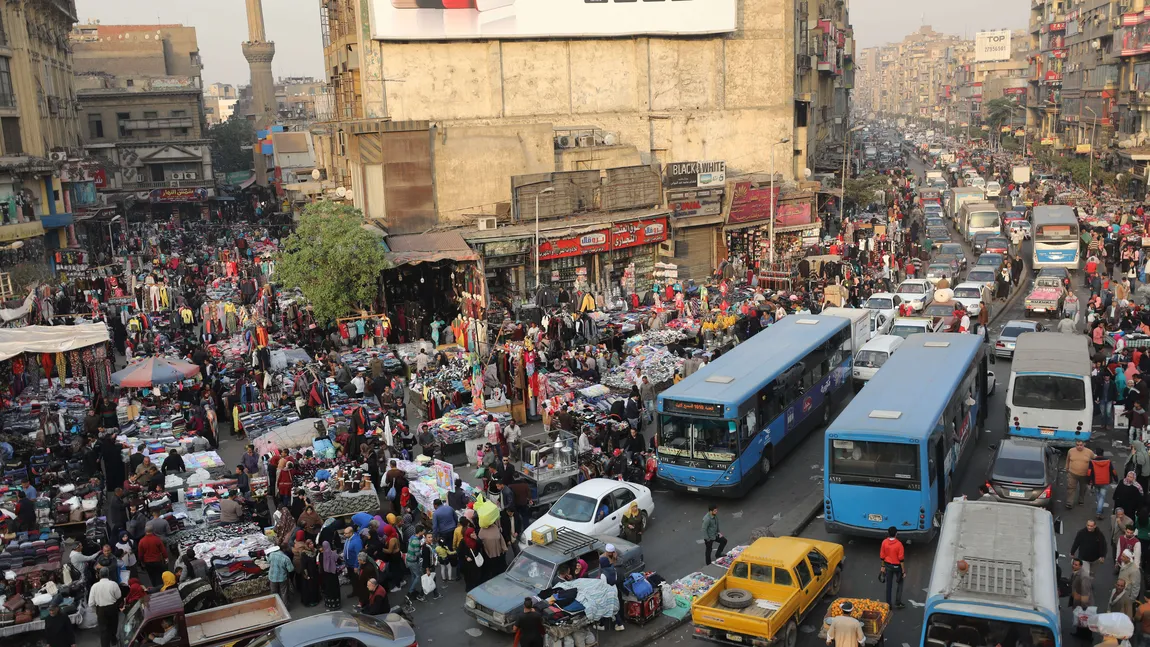 ATAC armat în Ajun de Crăciun: Oameni mascaţi au deschis focul într-o cafenea din Cairo